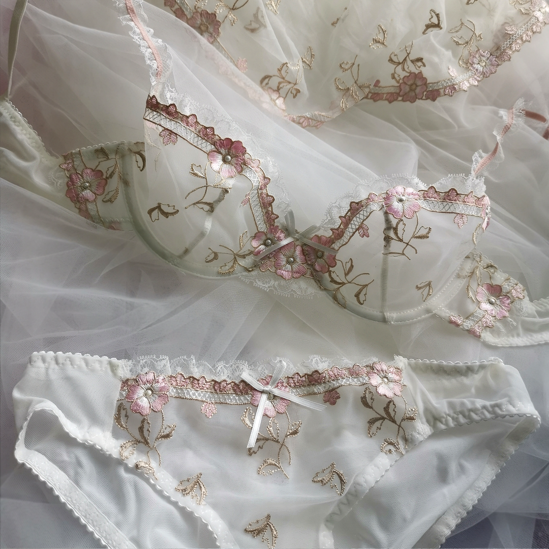 Aria Lace Lingerie Set - White